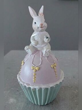 NEW Sweet Treats Easter Bunny Cupcake
